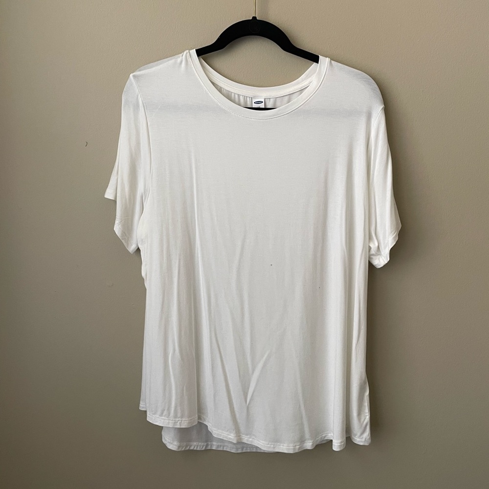 XL Old Navy Luxe short sleeve shirt. White crewneck t-shirt